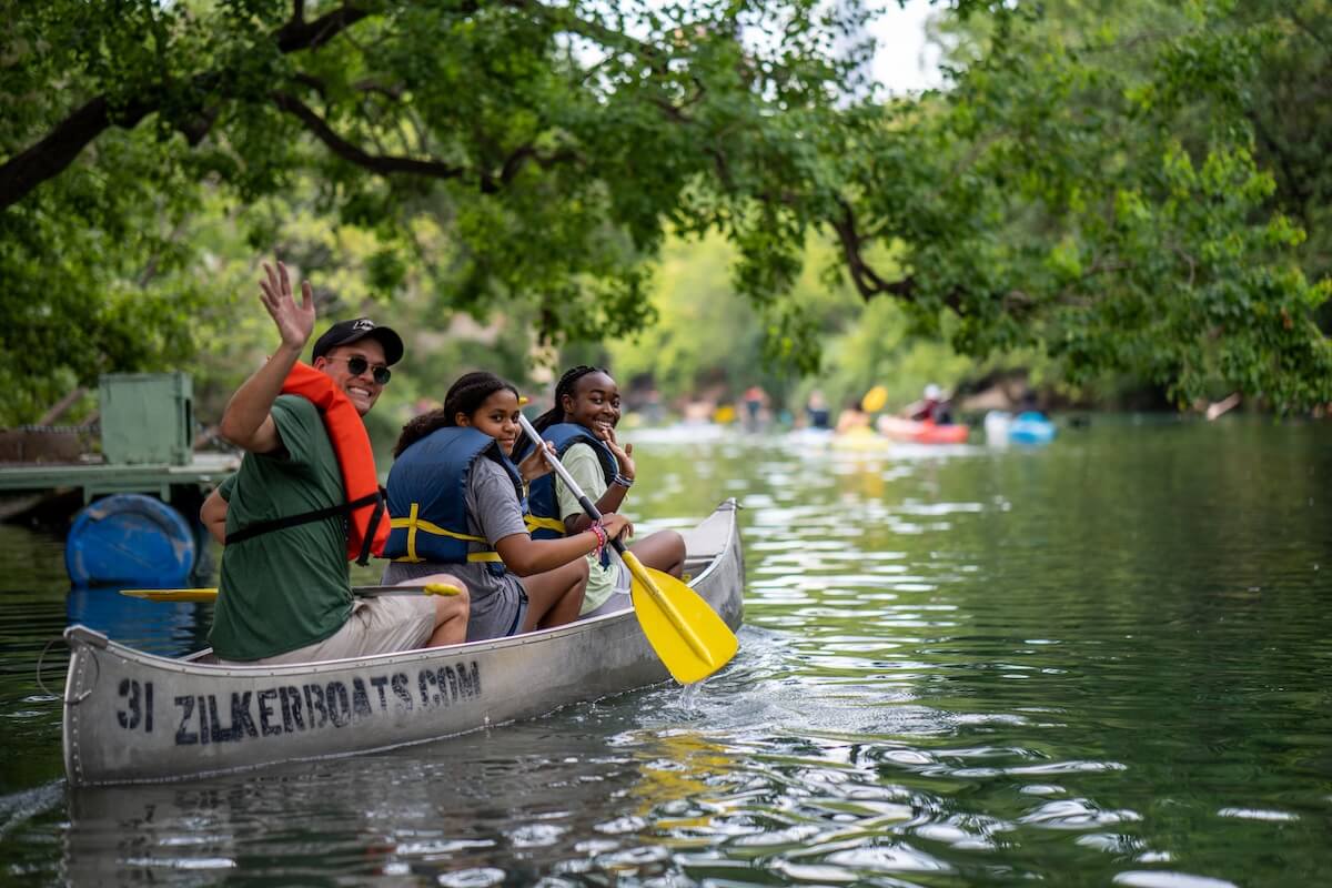 Campamentos Holiday & Harvest y Austin Sunshine